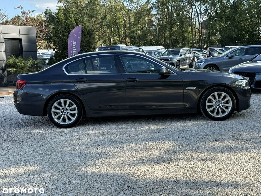 BMW Seria 5 528i Sport-Aut - 2