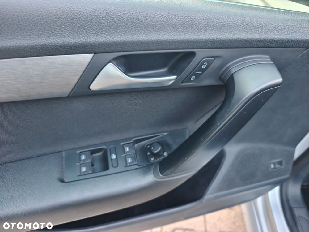 Volkswagen Passat Variant - 21
