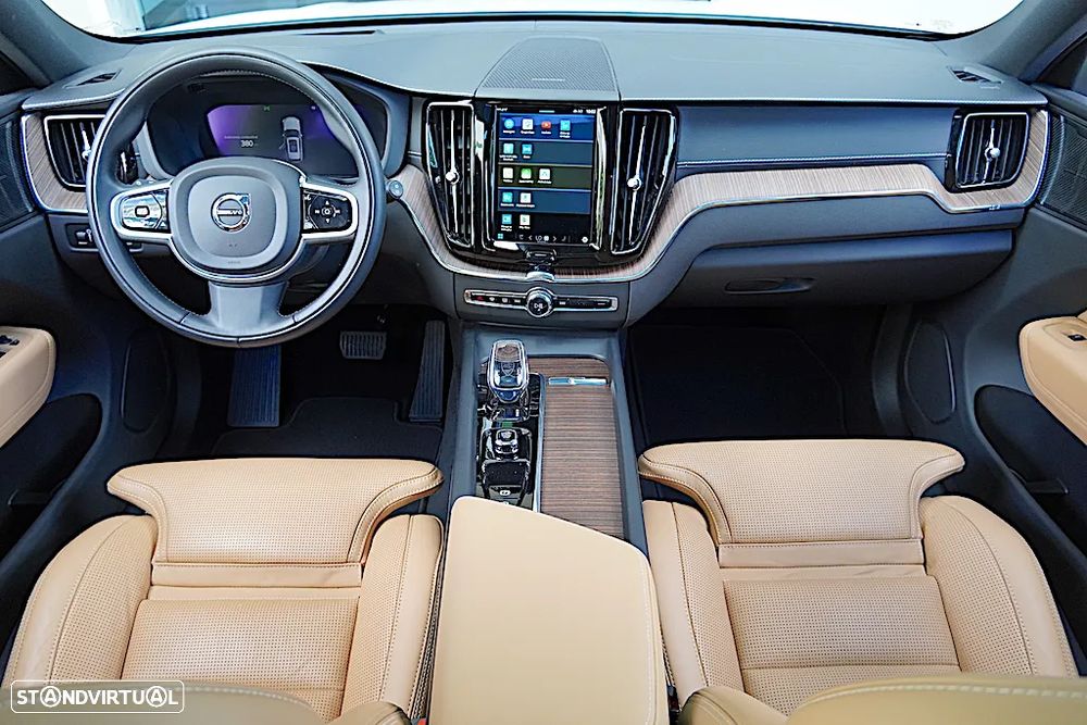 Volvo XC 60 2.0 B4 Inscription Geartronic - 28