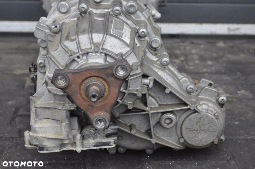 LEVANTE S Q4 3.0 V6 SKRZYNIA 8HP-70X 06701058270 - 5