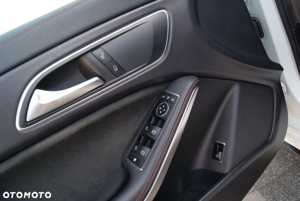 Mercedes-Benz CLA AMG 45 4-Matic - 22