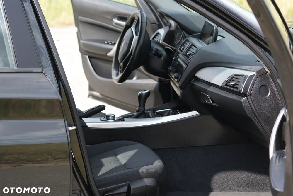 BMW Seria 1 116i - 25