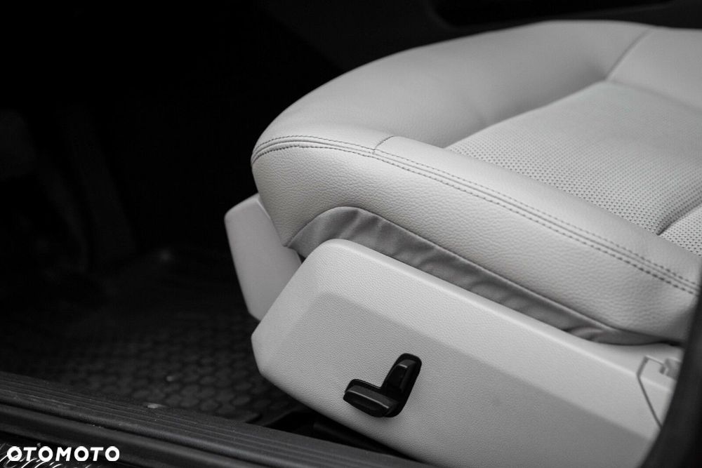 Mercedes-Benz Klasa E - 27