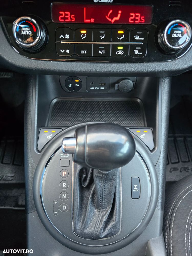 Kia Sportage 2.0 CRDI 4WD Automatik Spirit - 18