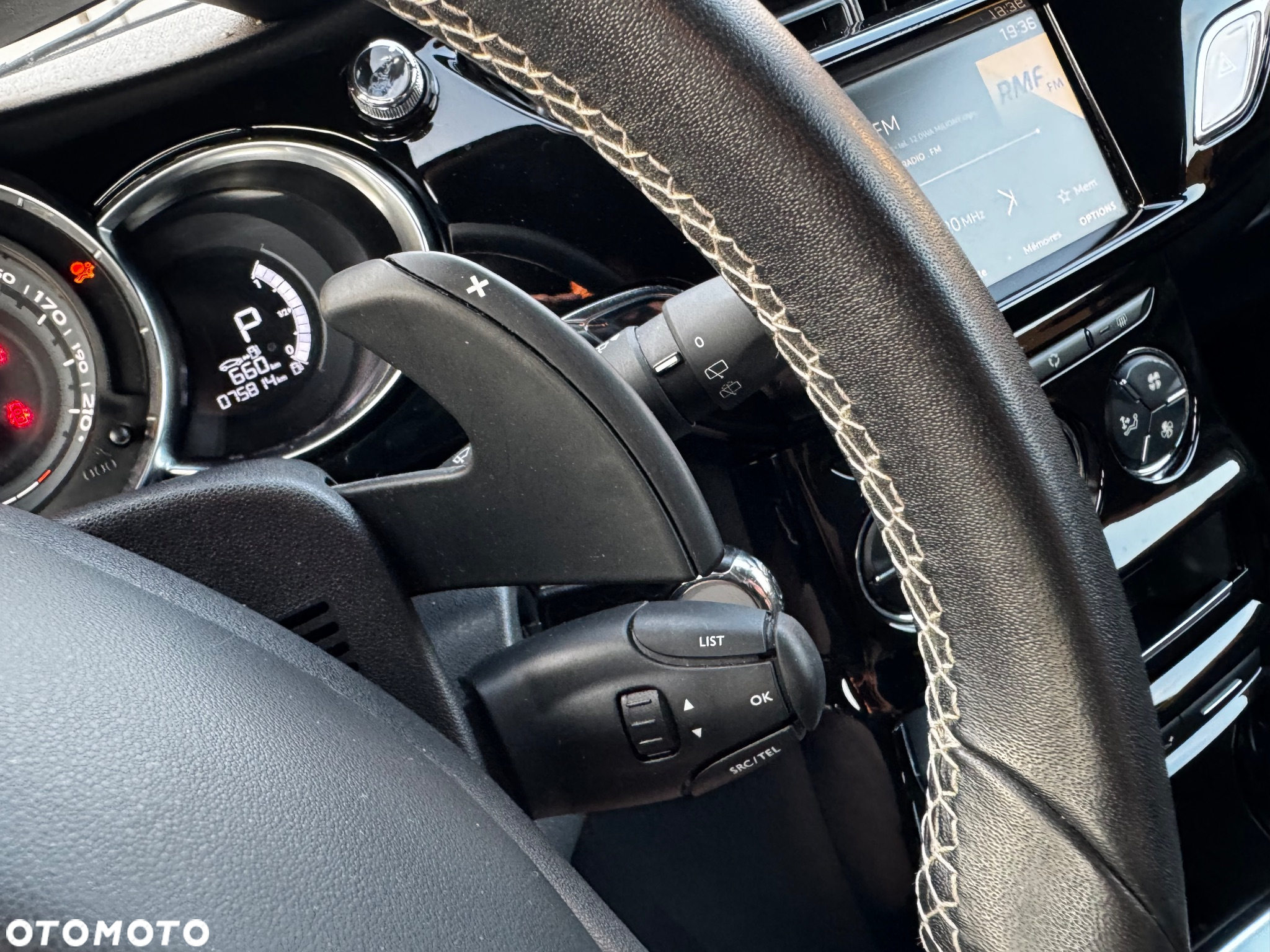 Citroën DS3 PureTech 110 Start & Stop EAT6 SportChic - 22
