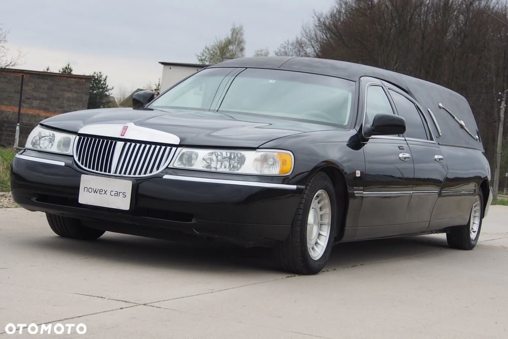 Lincoln Town Car - 4