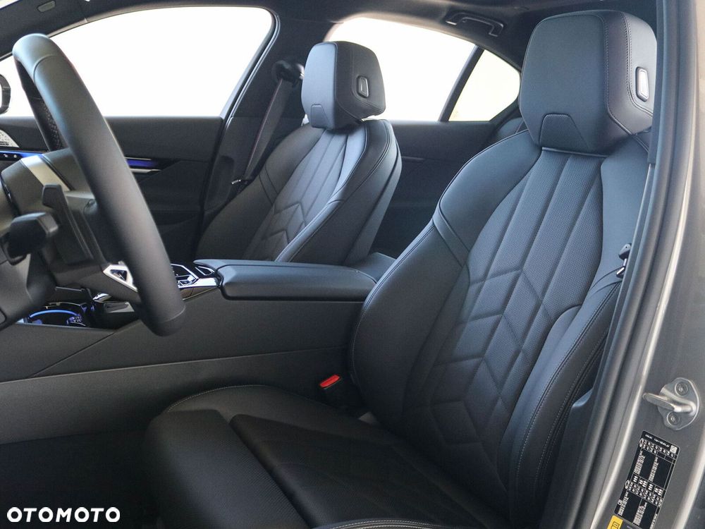BMW Seria 5 550e xDrive PHEV M Sport - 4