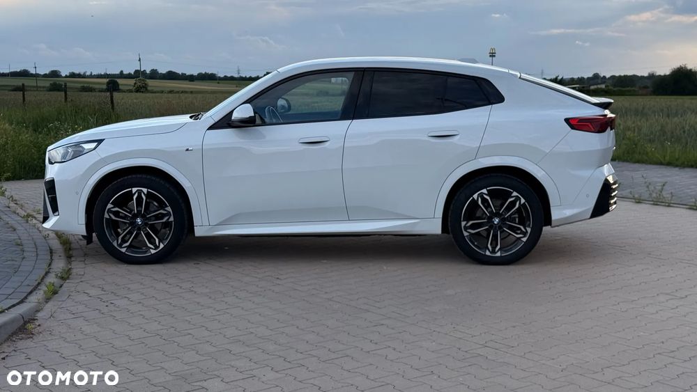 BMW iX2 eDrive20 66.5kWh M Sport - 3