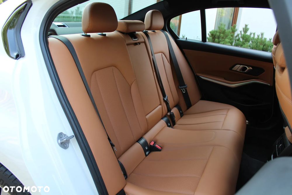 BMW Seria 3 320i xDrive Sport Line - 24