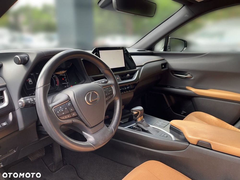 Lexus UX - 5
