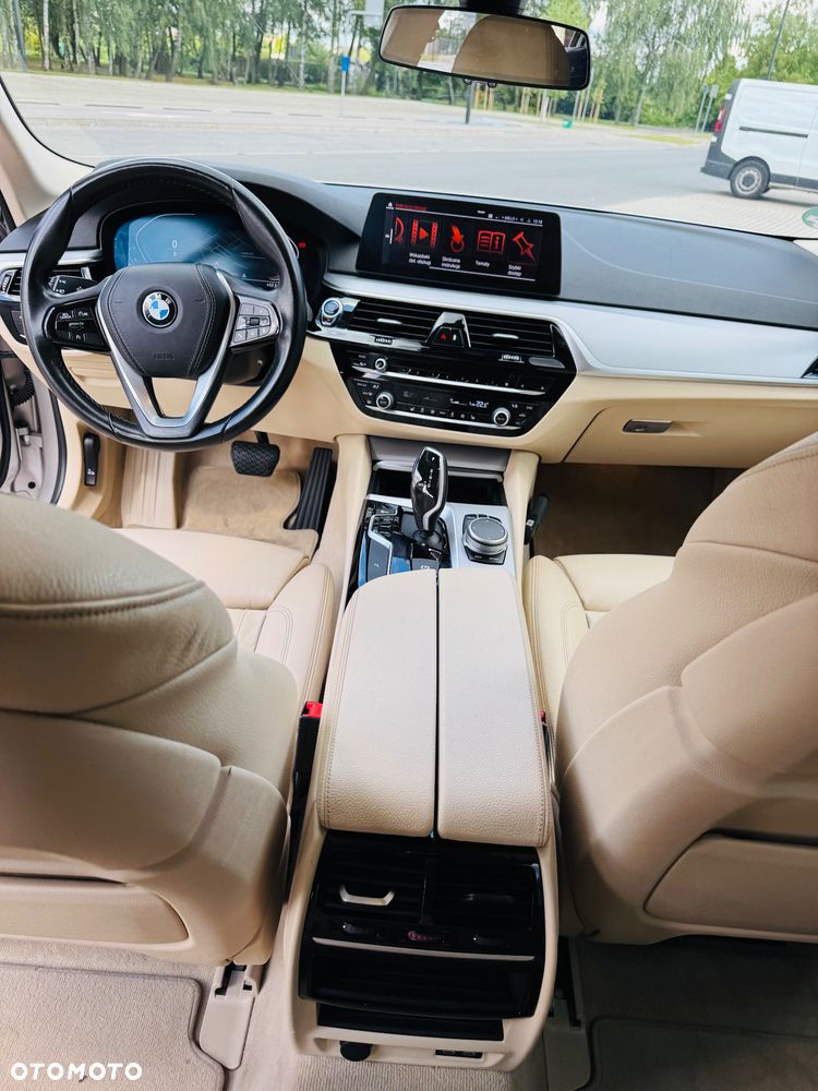 BMW Seria 5 518d - 27