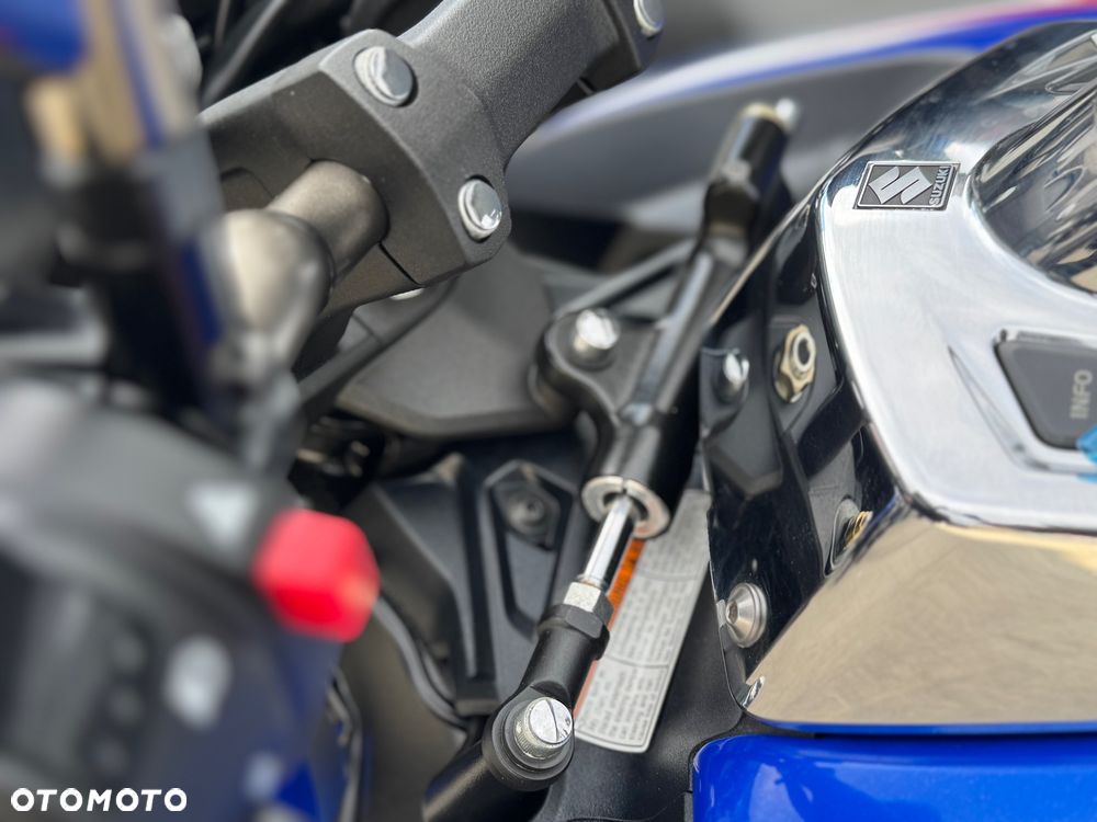 Suzuki GSX - 24