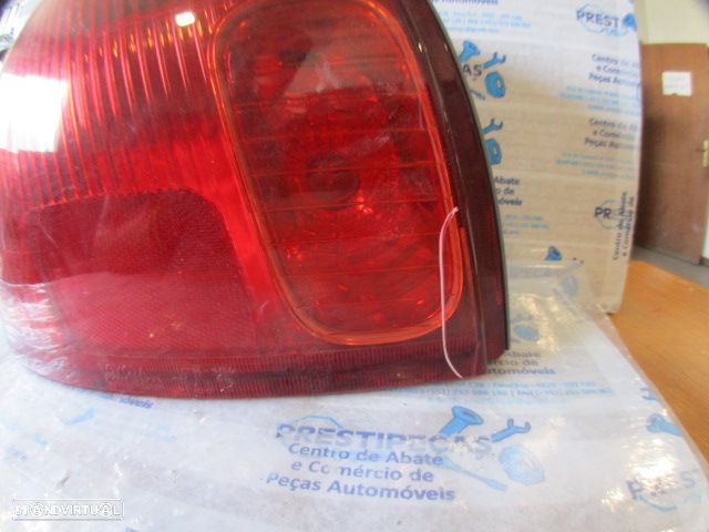 Farol Tras Stop2991 TOYOTA YARIS 1 FASE 2 2003 1.0I 65CV 5P CINZENTO ESQ DANIFICADO - 2