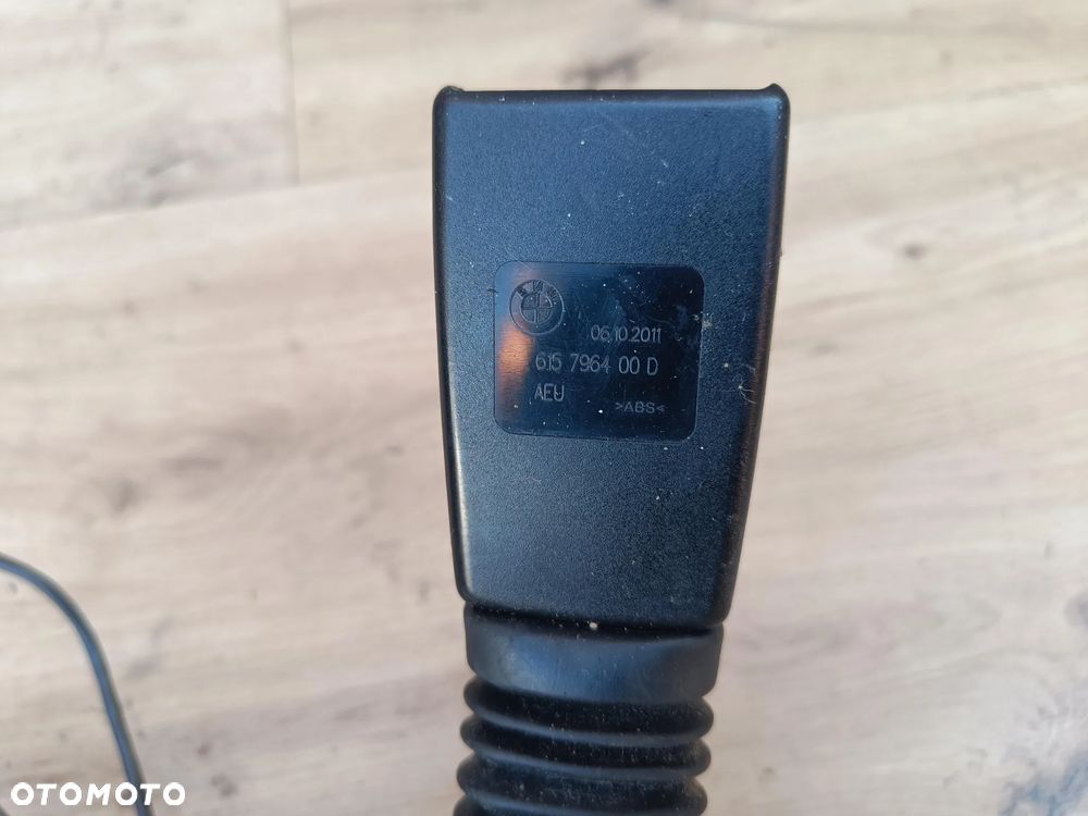 BMW F10 F11 NAPINACZ PASA LEWY PRZÓD PRZEDNI KIEROWCY - 4