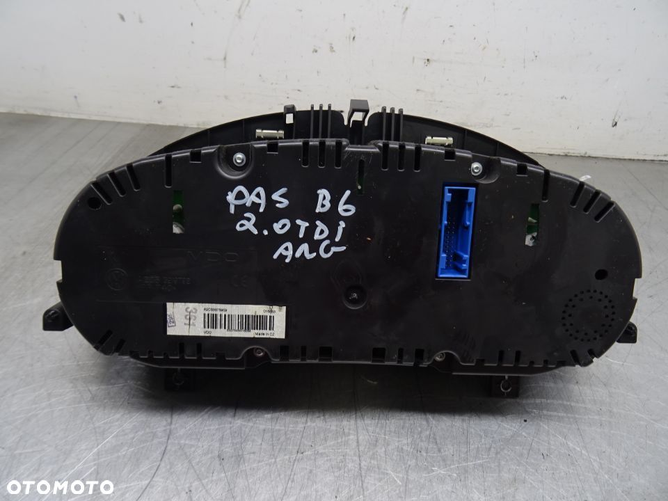 VW PASSAT B6 2.0 TDI LICZNIK ZEGAR ZEGARY 3C0920972J - 2