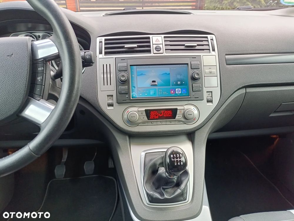 Ford Kuga 2.0 TDCi 2x4 Titanium - 11