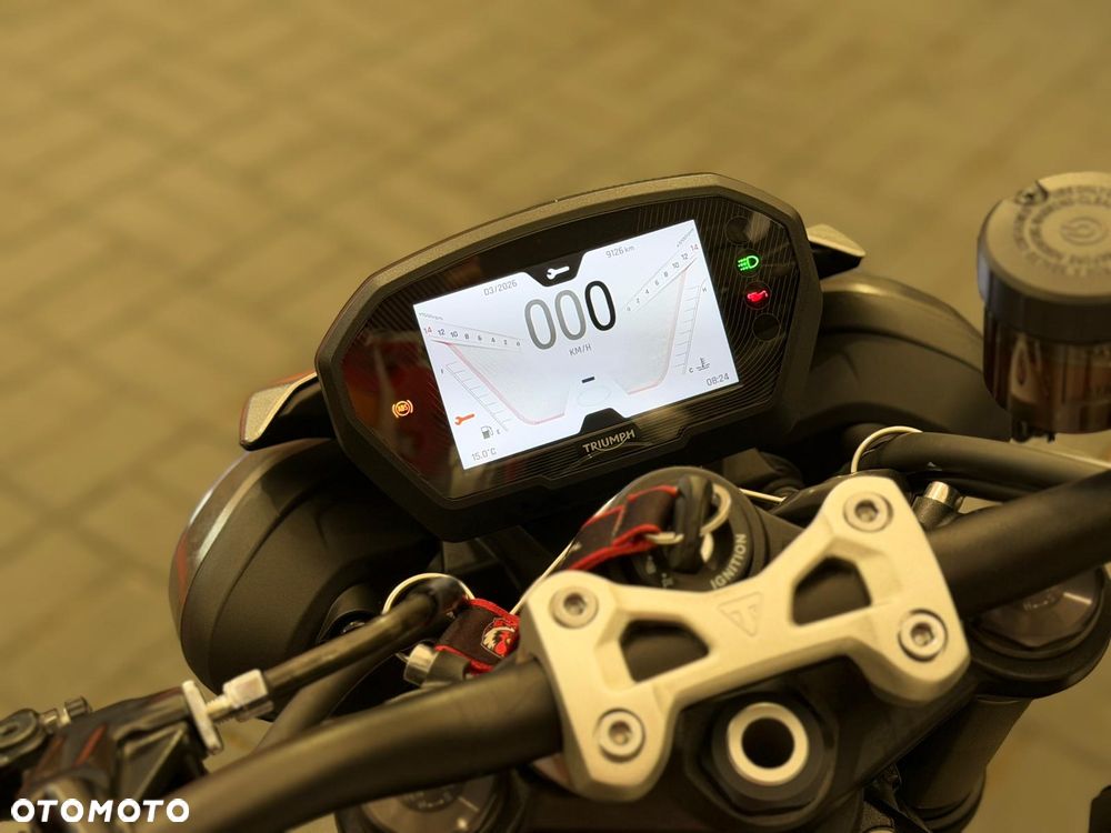 Triumph Street Triple - 8