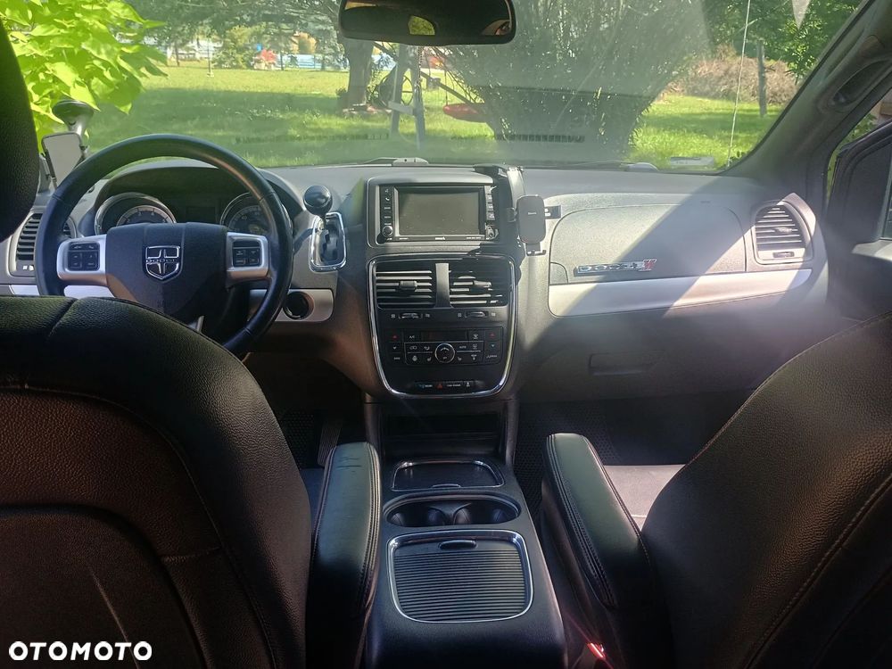 Dodge Grand Caravan - 12
