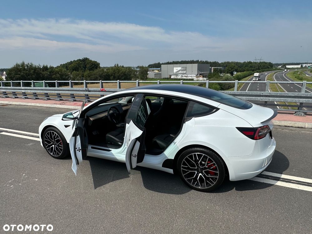 Tesla Model 3 - 9