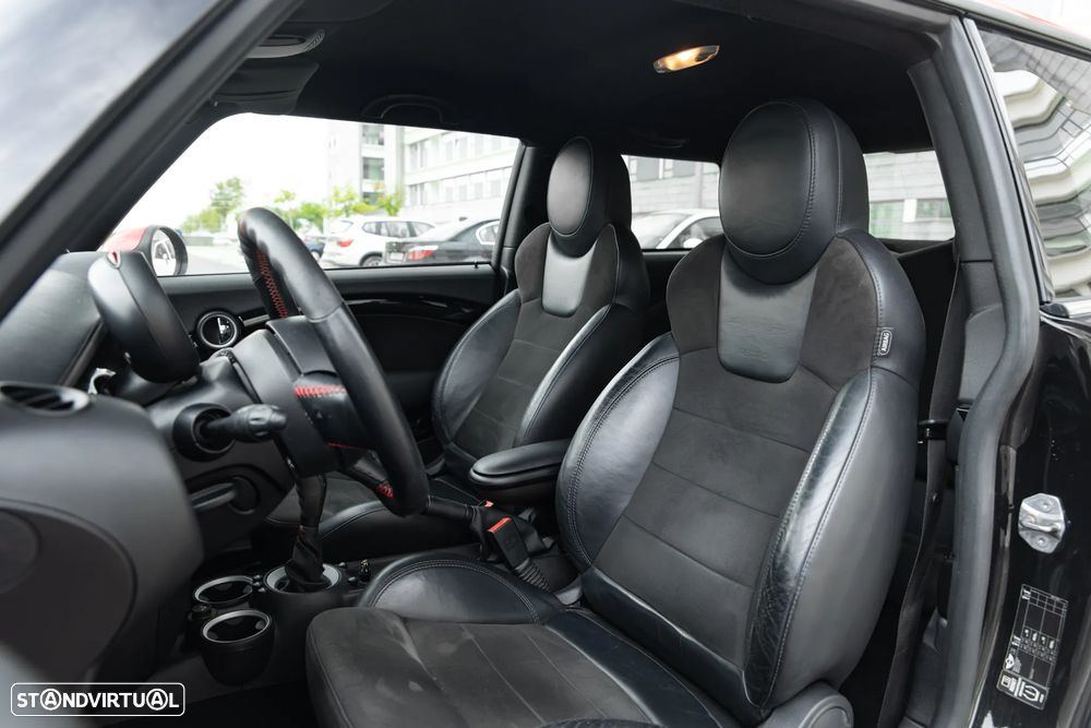 MINI 3 Portas John Cooper Works - 32