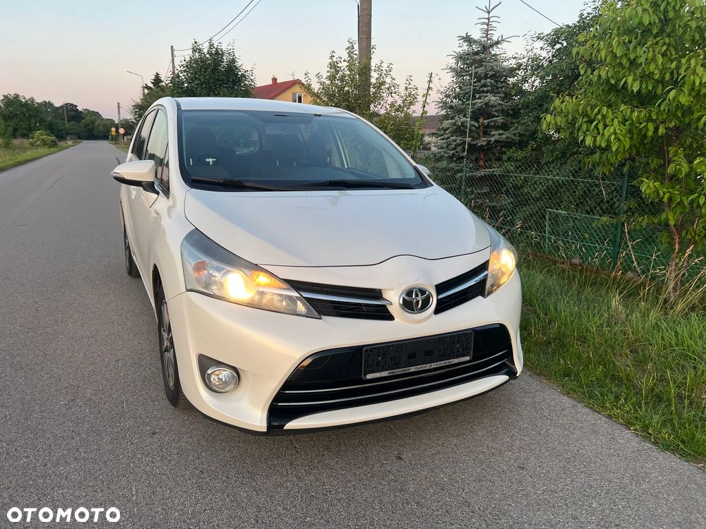 Toyota Verso 2.0 D-4D Premium - 3