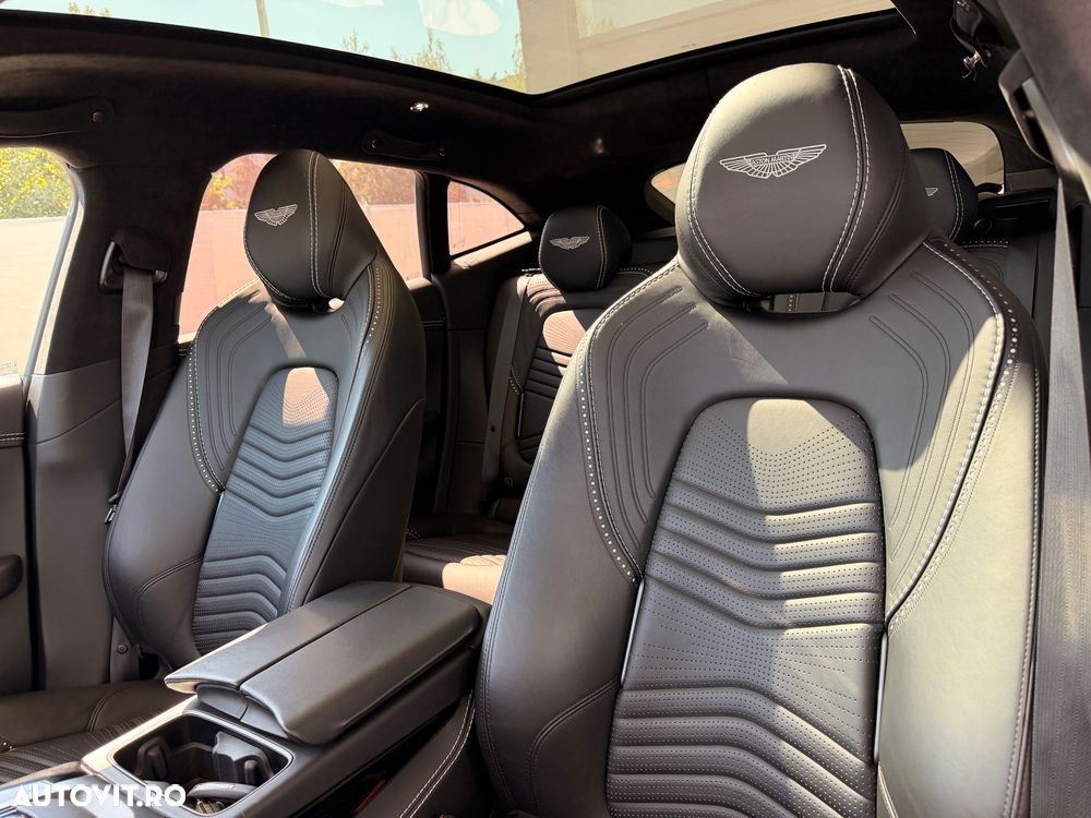 Aston Martin DBX - 17