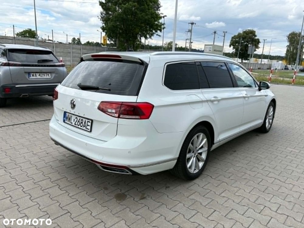 Volkswagen Passat - 4