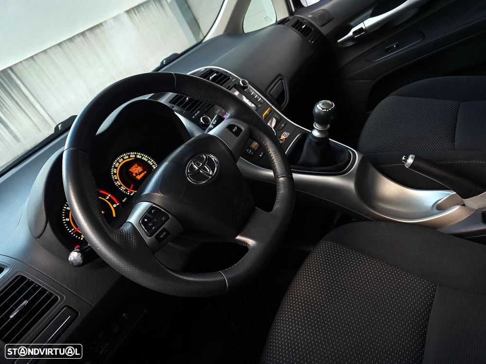 Toyota Auris 1.33 VVT-i Exclusive - 42