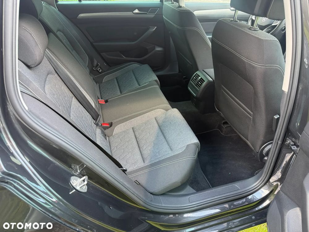 Volkswagen Passat 2.0 TDI EVO Elegance DSG - 15