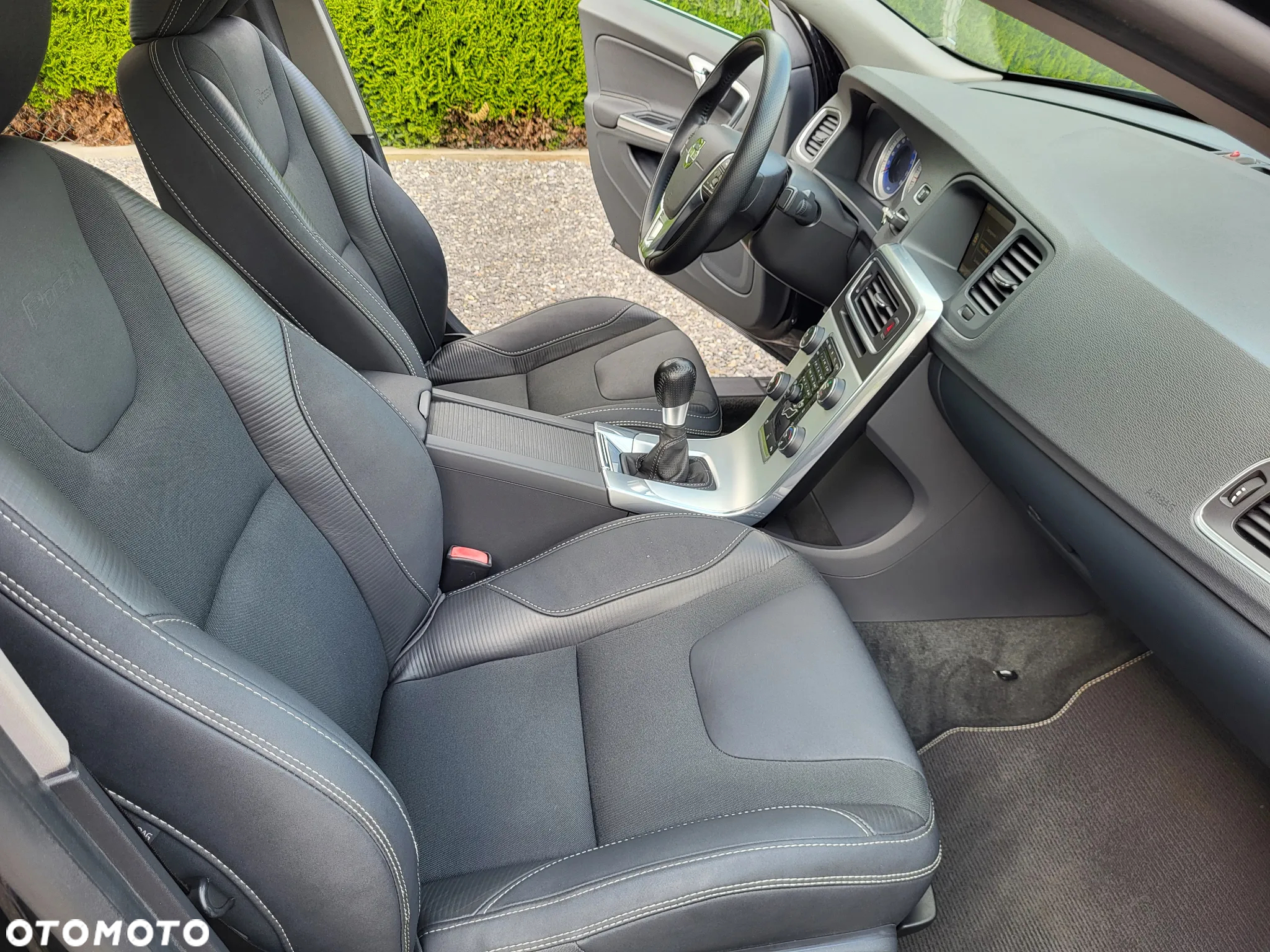 Volvo S60 D4 R-Design - 28