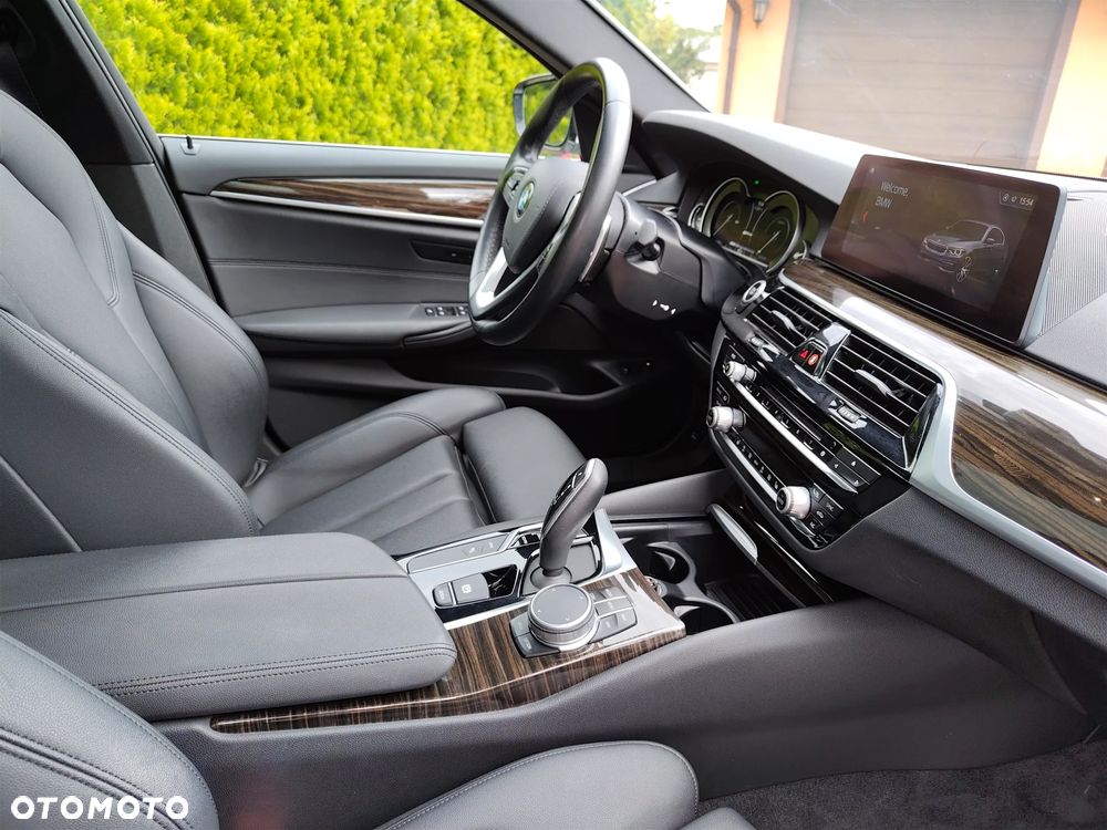 BMW Seria 5 530e iPerformance xDrive Luxury Line sport - 25