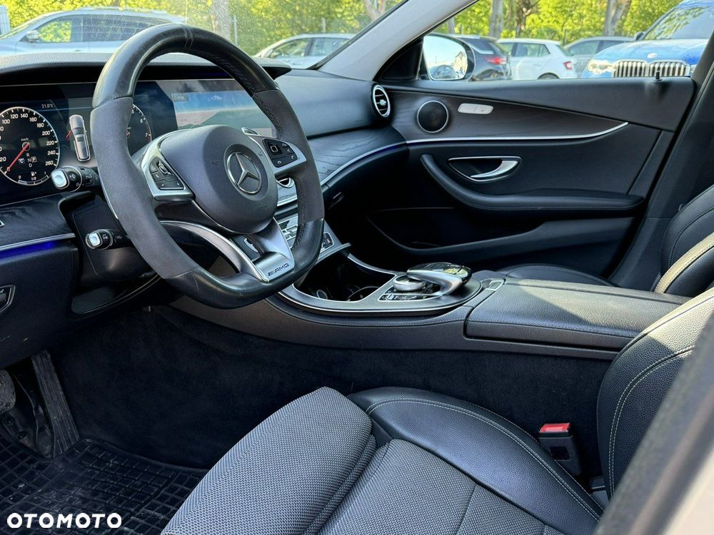 Mercedes-Benz Klasa E 400 4-Matic 9G-TRONIC - 11