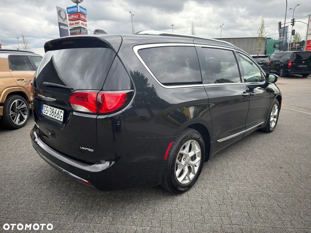 Chrysler Pacifica - 3