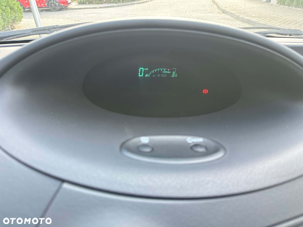 Toyota Yaris 1.0 Base - 12