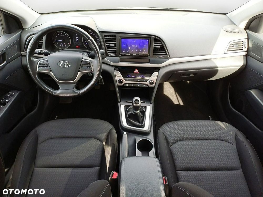 Hyundai Elantra - 17