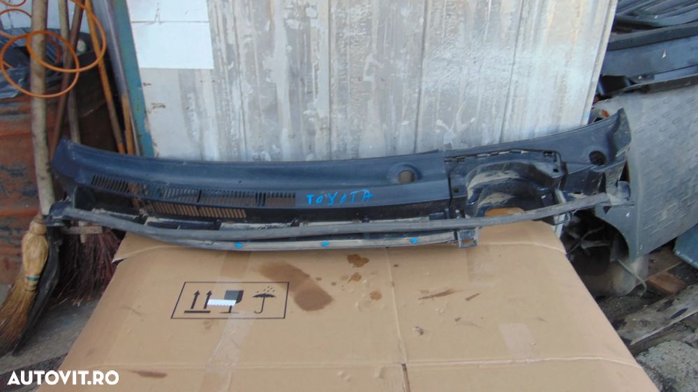 Grila stergator Toyota auris 1.4 benzina an 2007-2010 - 2