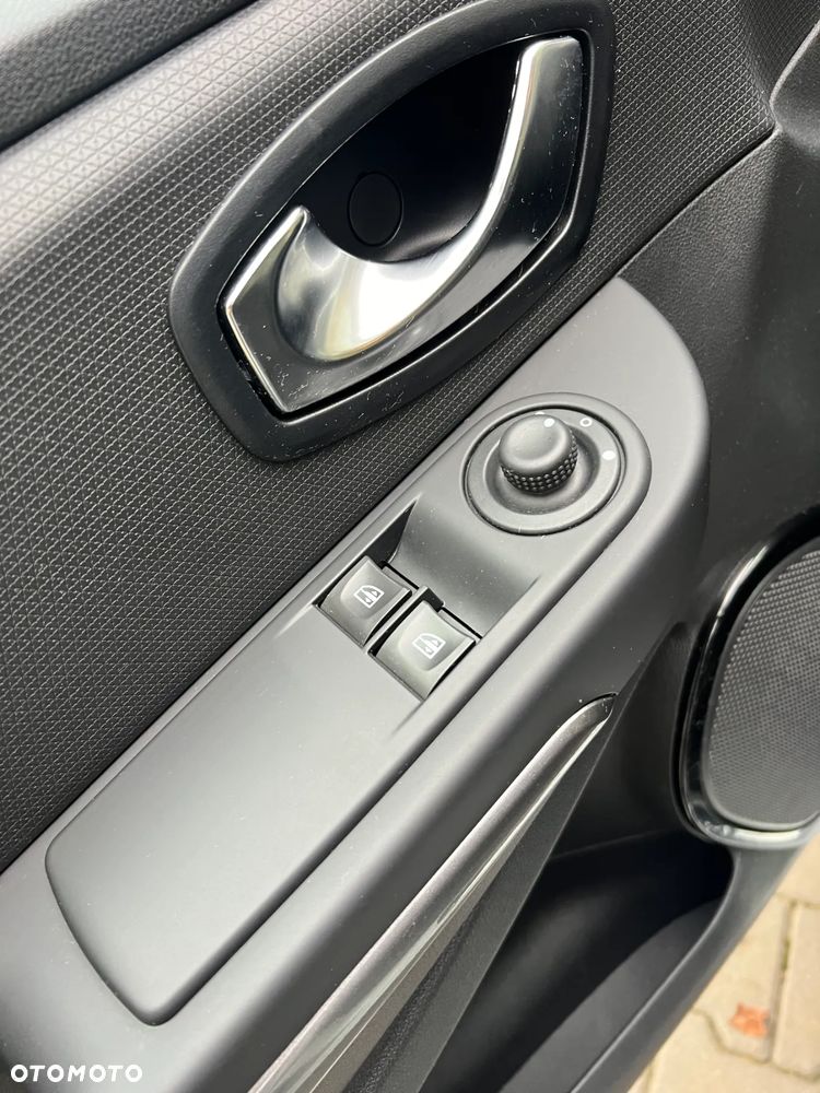 Renault Clio 1.2 16V Limited EU6 - 11