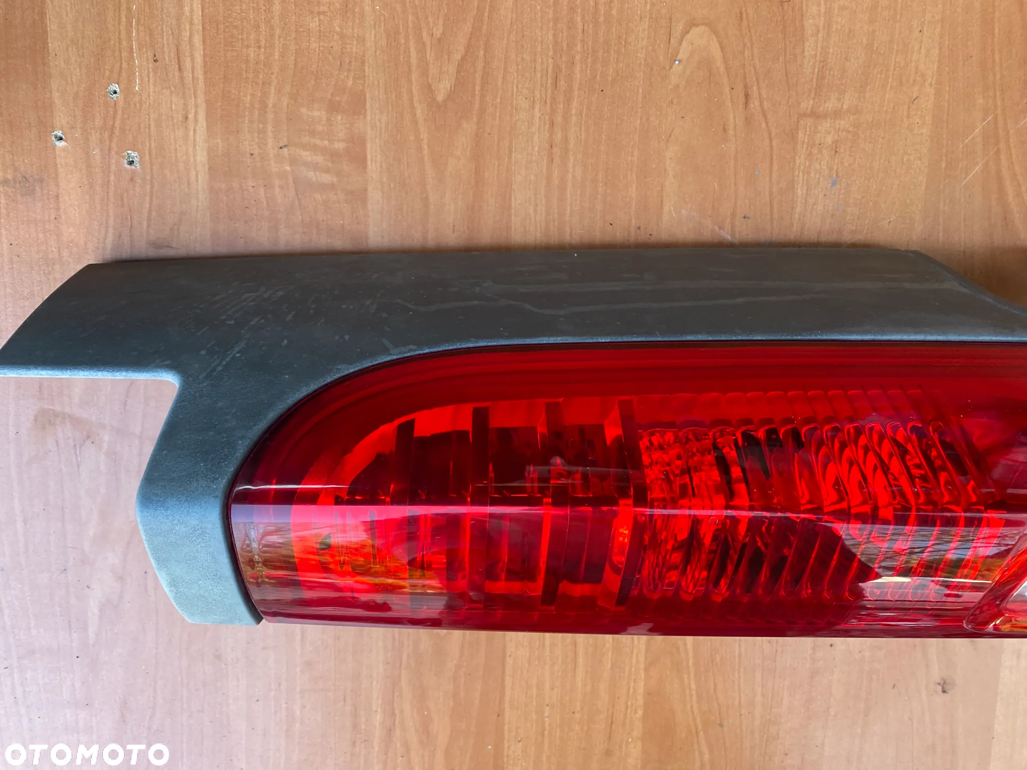 LAMPA TYLNA PRAWA RENAULT TRAFIC II OPEL VIVARO 93857722 - 2