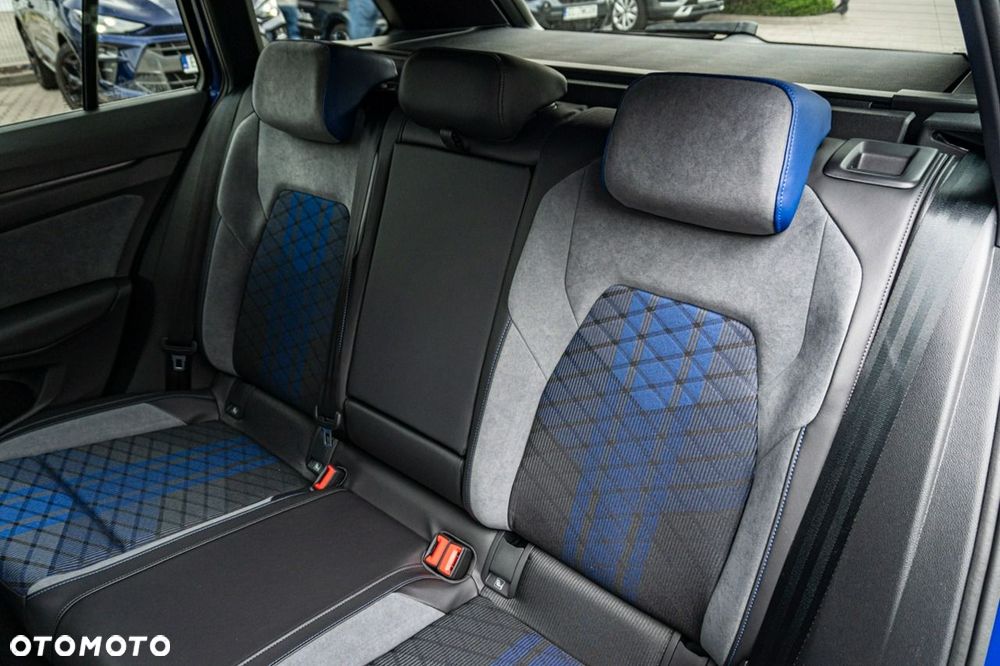 Volkswagen Golf - 32