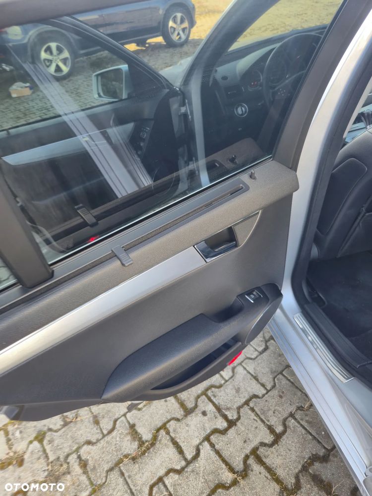 Mercedes-Benz Klasa C 220 CDI DPF Automatik BlueEFFICIENCY Avantgarde - 8