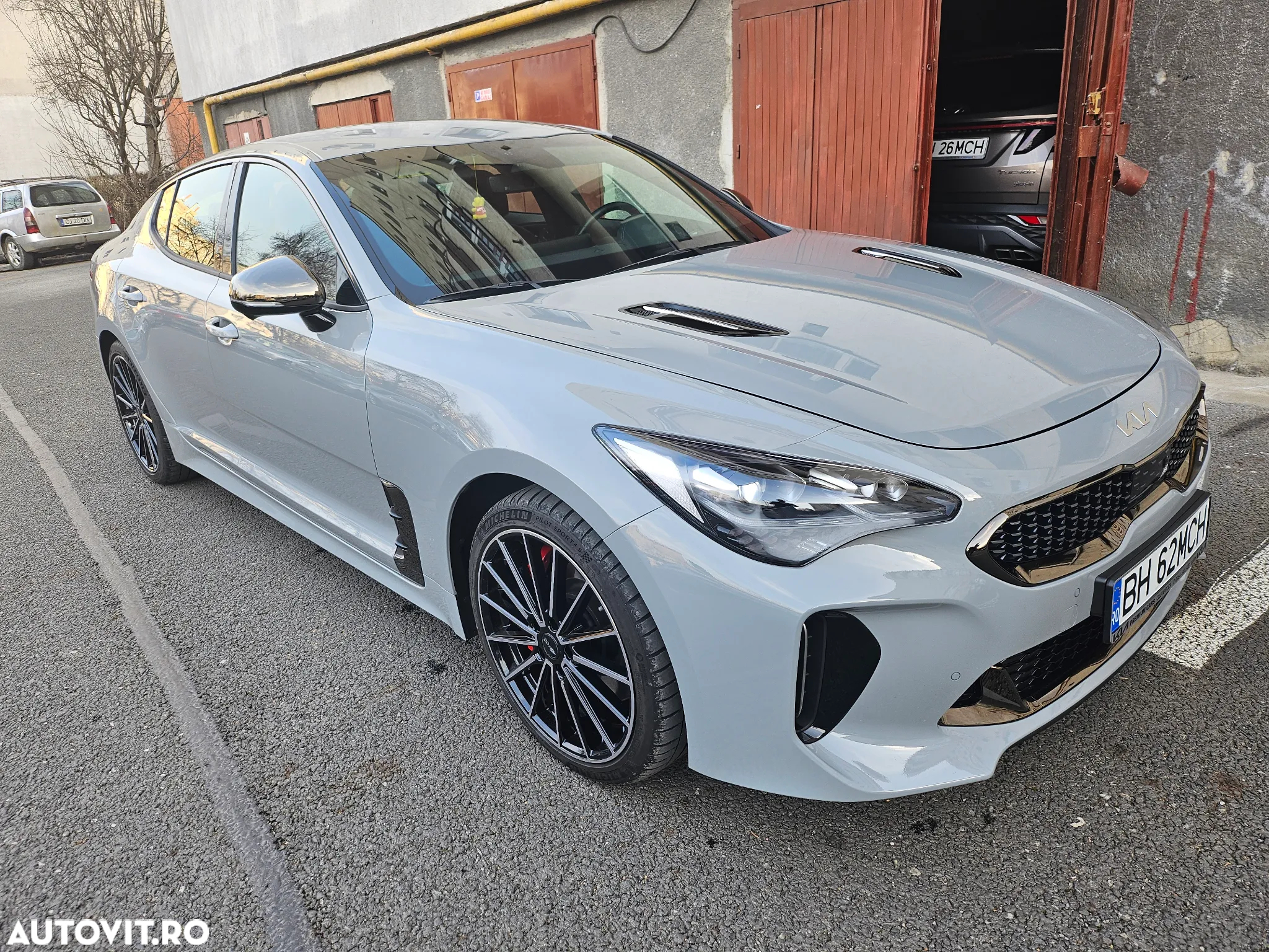 Kia Stinger 3.3 T-GDI 8AT AWD GT - 4