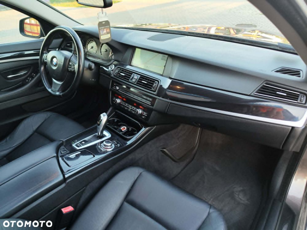 BMW Seria 5 525d - 27