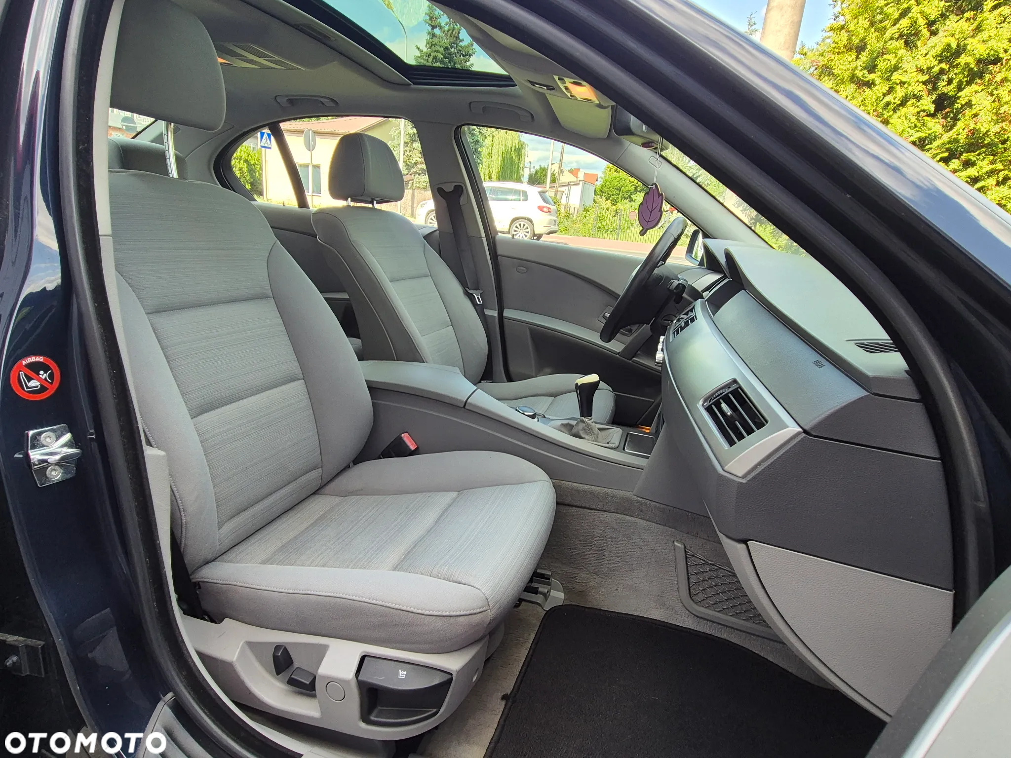 BMW Seria 5 520d - 32
