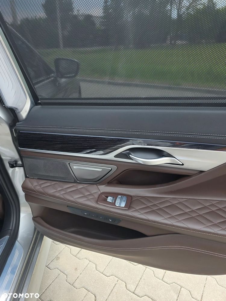 BMW Seria 7 M760Li xDrive - 17