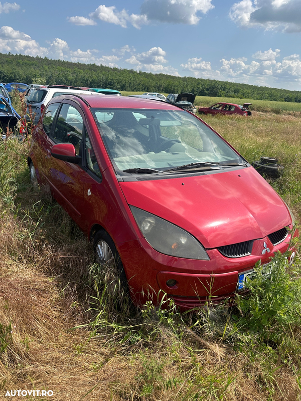 Dezmembrez Mitsubishi Colt