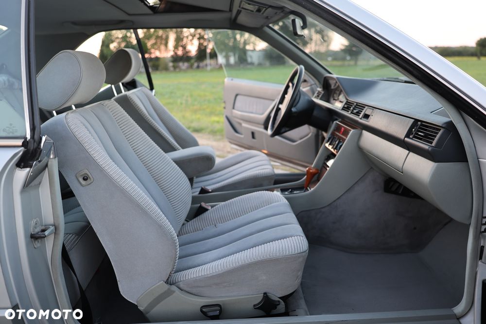 Mercedes-Benz W124 (1984-1993) - 27