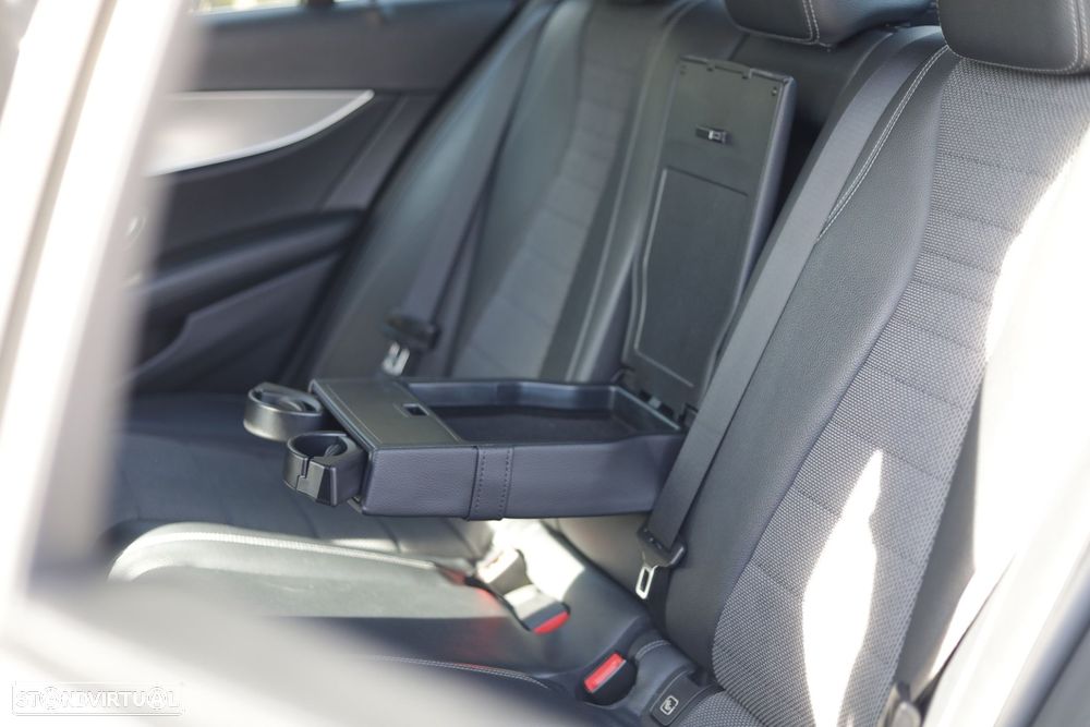 Mercedes-Benz E 220 d Avantgarde - 22