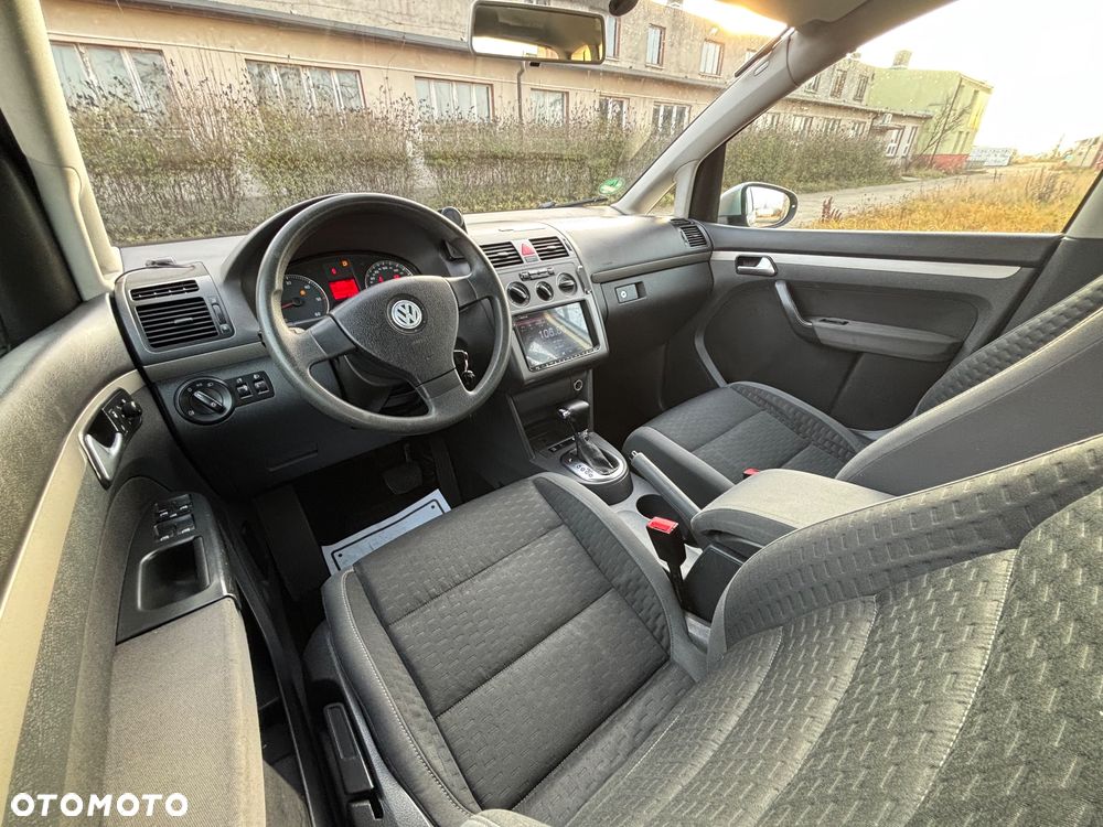 Volkswagen Touran 1.9 TDI DSG Conceptline - 22