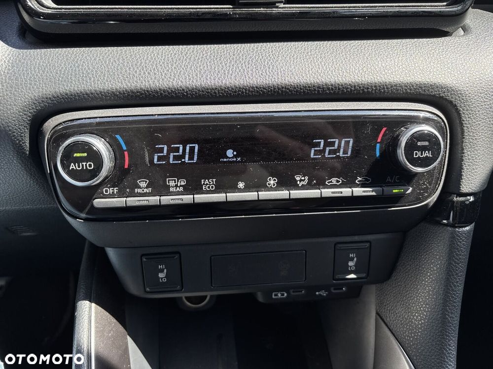 Toyota Yaris Hybrid 1.5 GR Sport - 32