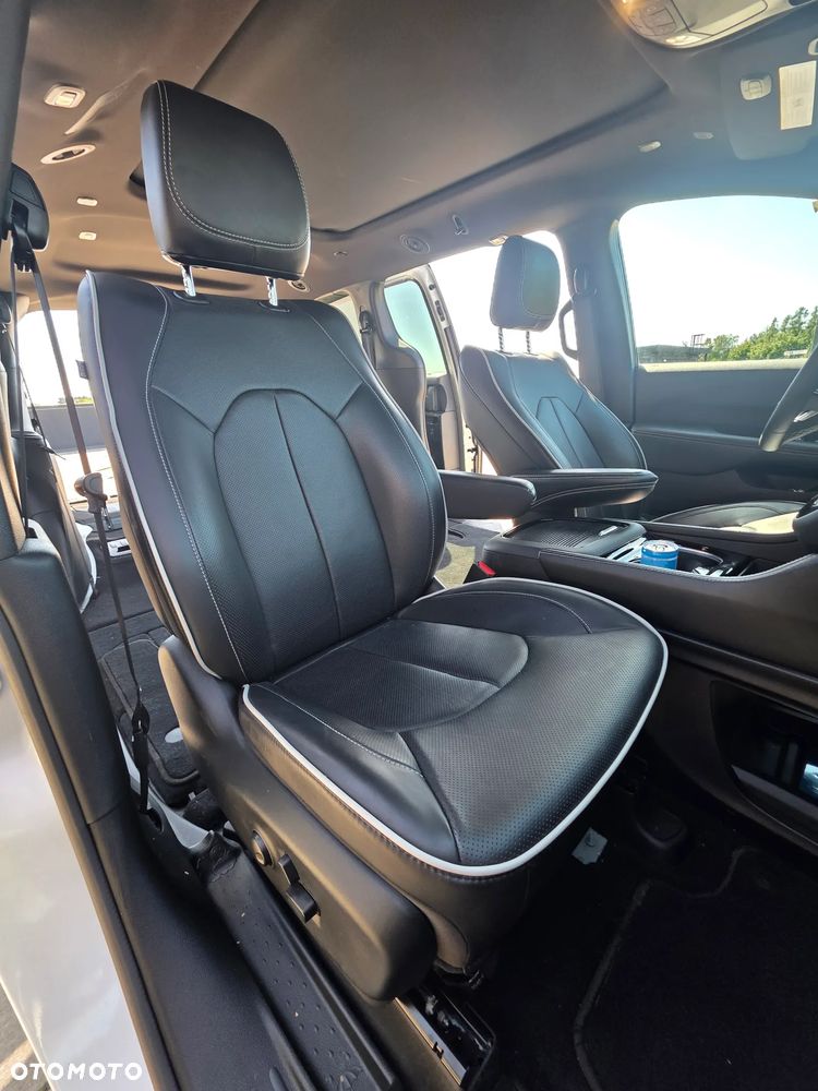 Chrysler Pacifica - 8